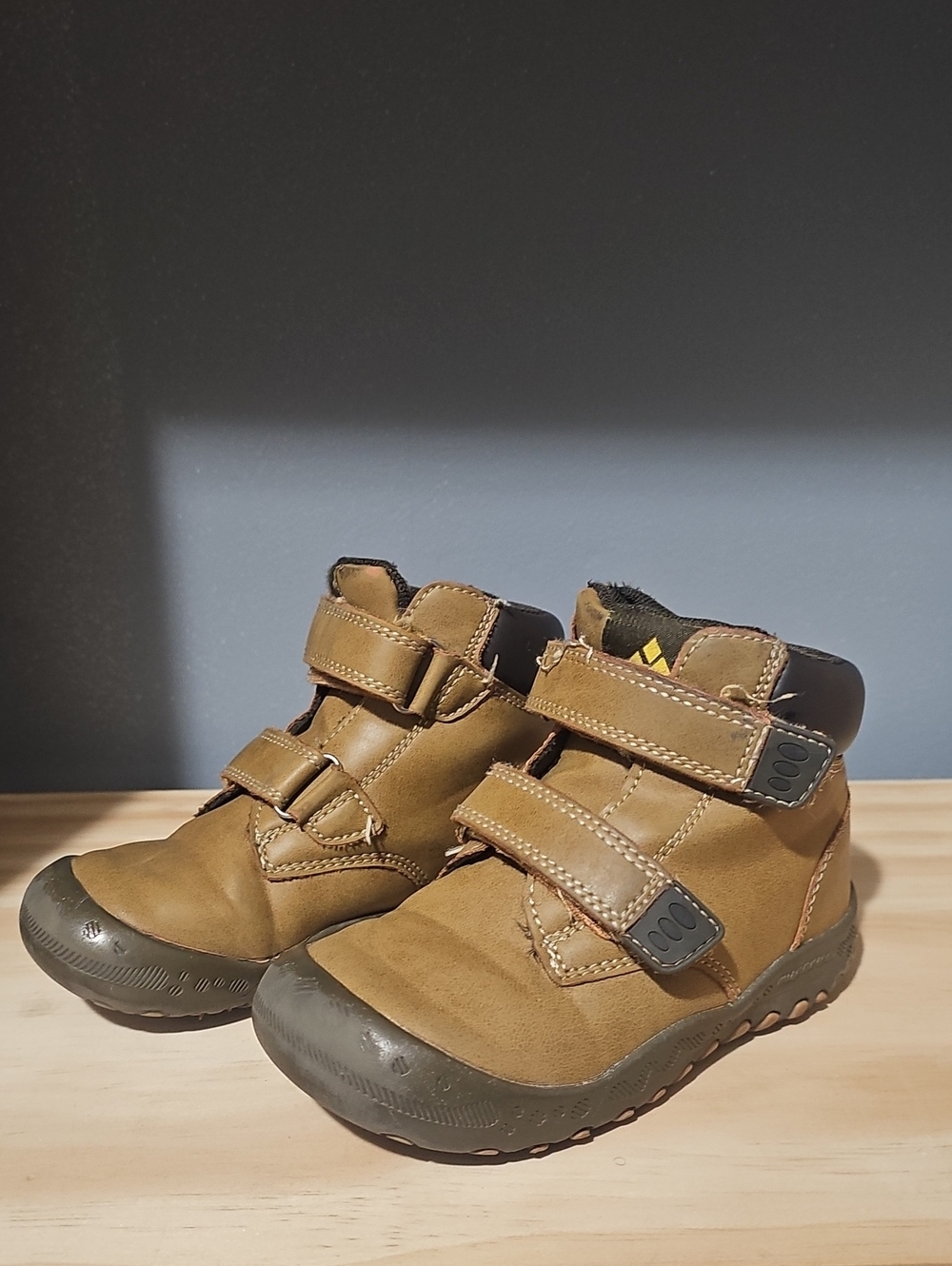 Mishansha Kids Tan Brown Hook-and-Loop Ankle Boots